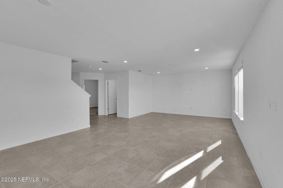 Spacious, unfurnished interior of a new home in Wells Landing, Jacksonville (Image 18).