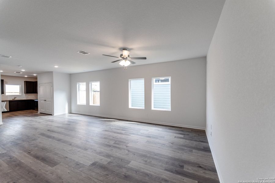 Spacious, unfurnished interior of a new home in Katzer Ranch, Converse (Image 11).