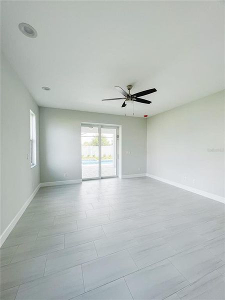 Spacious, unfurnished interior of a new home in , Sarasota (Image 29).