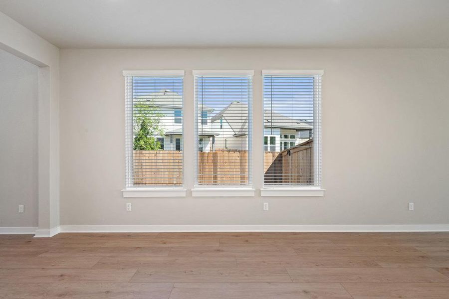 Spacious, unfurnished interior of a new home in Heritage, Dripping Springs (Image 30).
