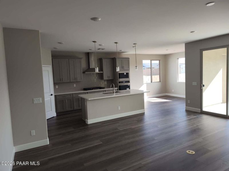 Spacious, unfurnished interior of a new home in North Ridge at Pronghorn Ranch, Prescott Valley (Image 20).