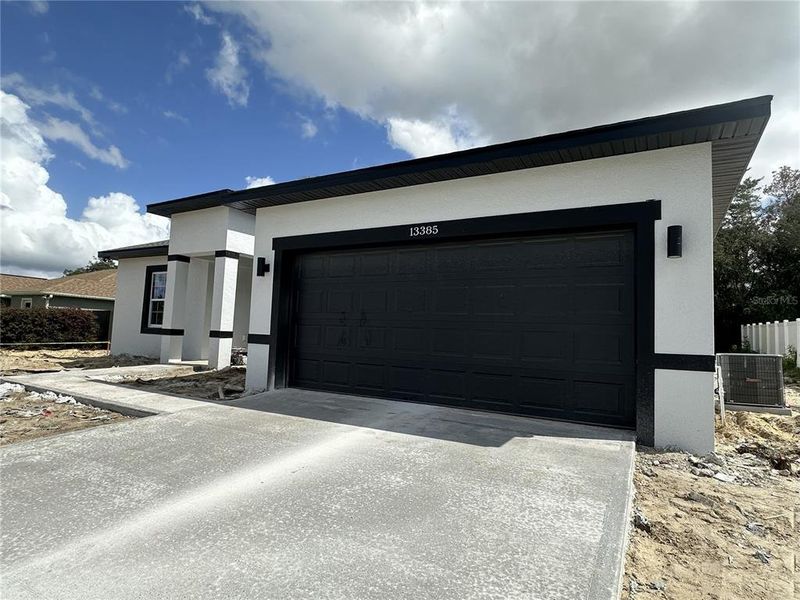 Exterior details and patio area of a home in , Ocala (Image 13).
