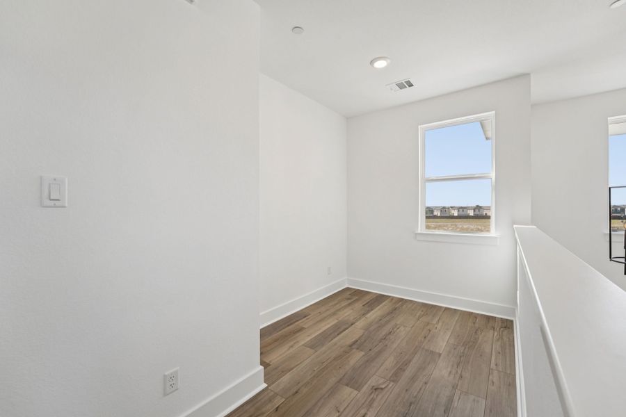 Spacious, unfurnished interior of a new home in Avery Centre, Round Rock (Image 20).