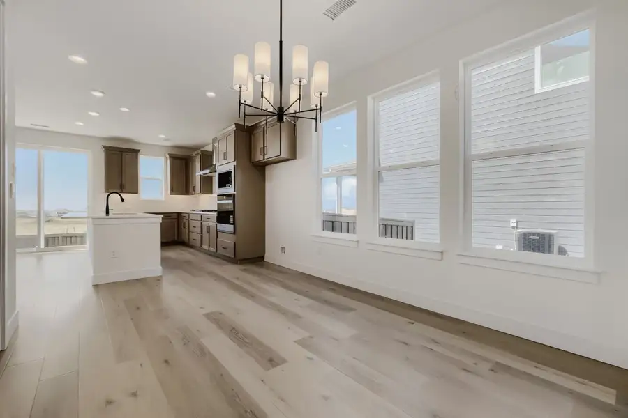 7923 Polson - Dining Area