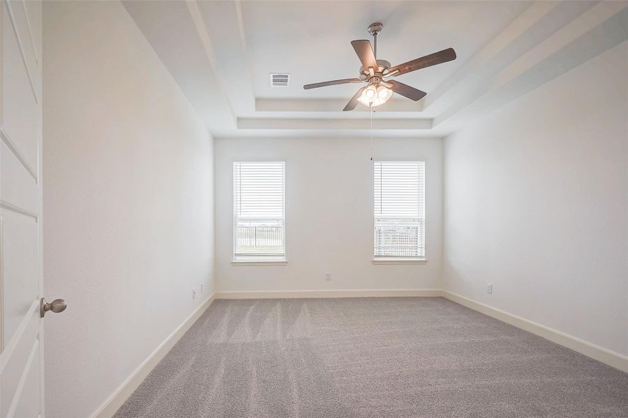 Spacious, unfurnished interior of a new home in Lago Mar, Texas City (Image 38).