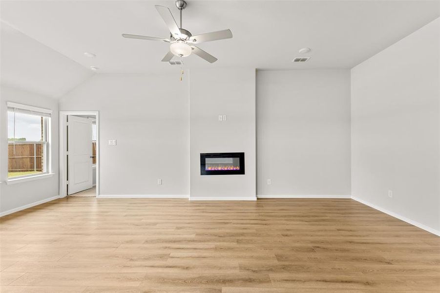Spacious, unfurnished interior of a new home in Verandah, Royse City (Image 27).