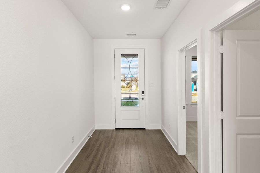 Spacious, unfurnished interior of a new home in Painted Tree, McKinney (Image 26).