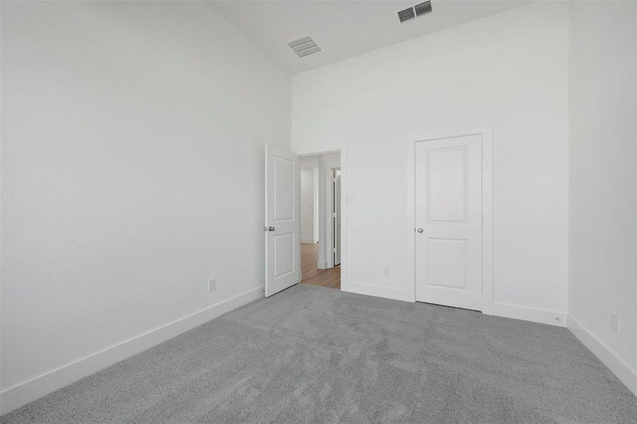 Spacious, unfurnished interior of a new home in Lily Creek at Sutton Fields, Aubrey (Image 36).