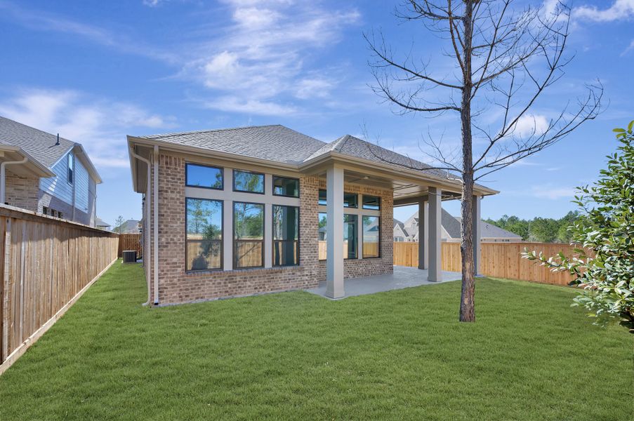 Exterior details and patio area of a home in Kresston, Montgomery (Image 4).