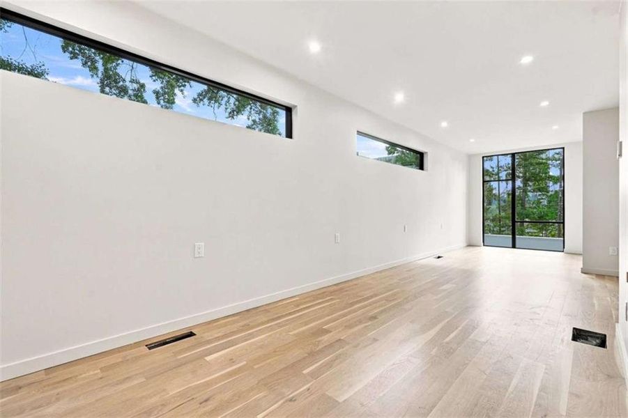 Spacious, unfurnished interior of a new home in , Atlanta (Image 32).