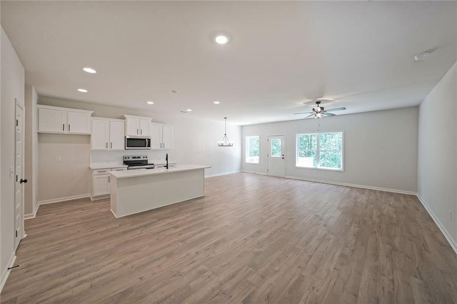 Spacious, unfurnished interior of a new home in , Dahlonega (Image 8).