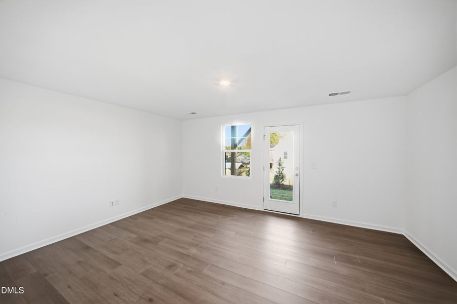 SUN_ElmGrove_Pic_Wyatt_Bed5_1of1