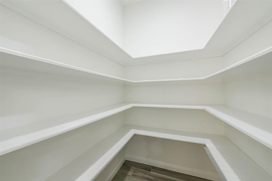 Spacious, unfurnished interior of a new home in , Baytown (Image 18).