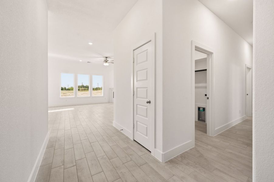 Spacious, unfurnished interior of a new home in Saddleback Estates, Boyd (Image 20).