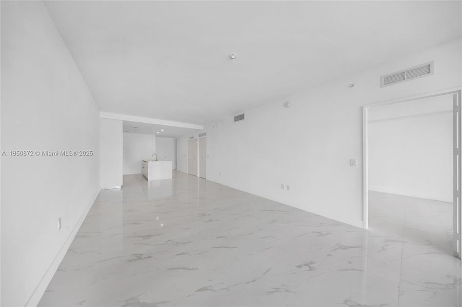 Spacious, unfurnished interior of a new home in , Miami (Image 25).