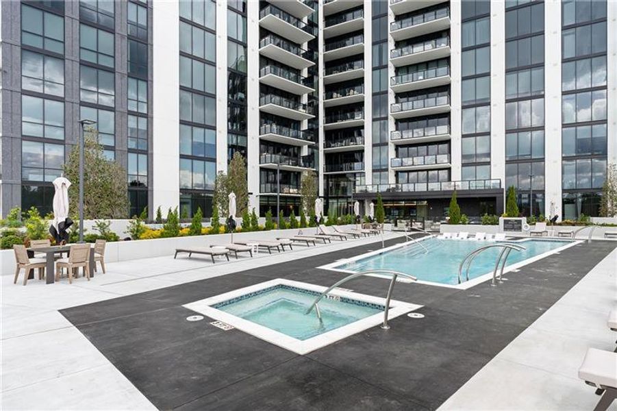 Condo located in Atlanta, GA showcasing its design and architecture (Image 33).