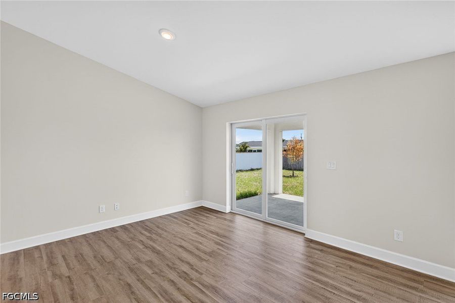Spacious, unfurnished interior of a new home in Cape Coral, Cape Coral (Image 21).