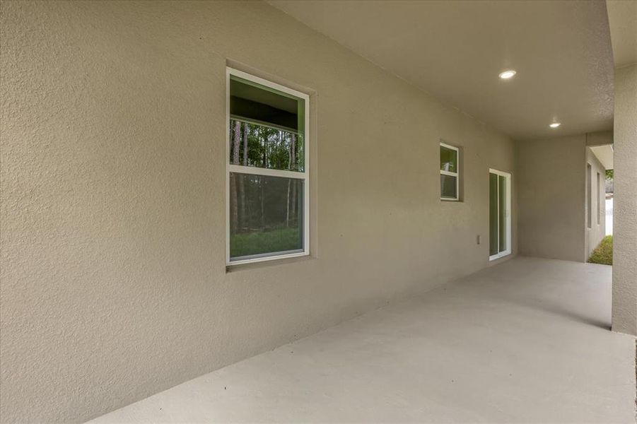 Spacious, unfurnished interior of a new home in , Citrus Springs (Image 10).