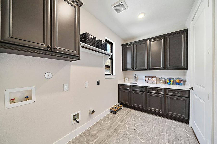 Representative furnished interior of a home built from the Bergamot by Caldwell Homes in The Highlands, Porter (Image 10). Representative furnished interior of a home built from the Bergamot by Caldwell Homes in The Highlands, Porter (Image 10).