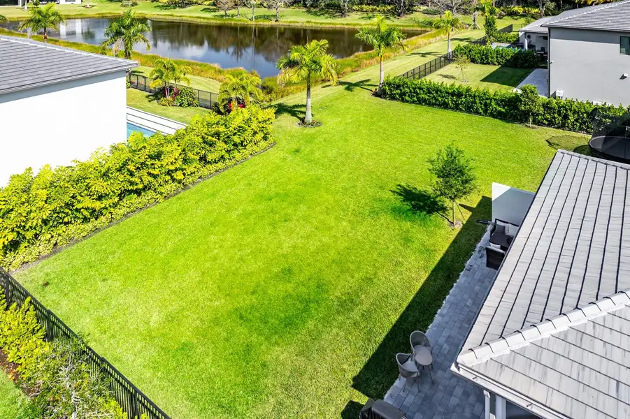 OVERSIZED BACKYARD OVERSIZED BACKYARD