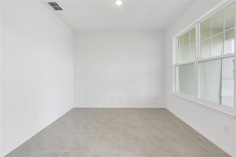 Spacious, unfurnished interior of a new home in Osprey Ranch Townhomes, Winter Garden (Image 15).