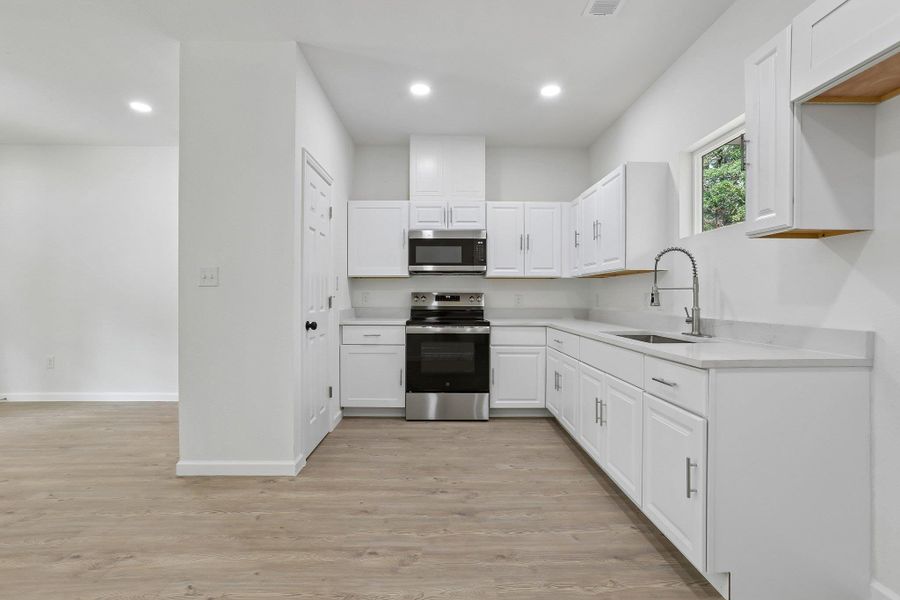 Furnished interior view inside a new home in , Bastrop (Image 7).