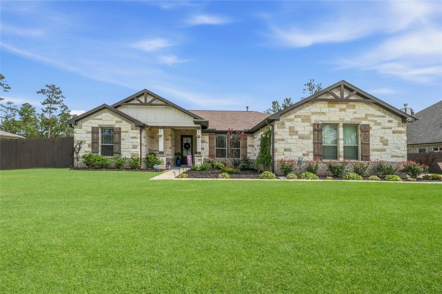 Front exterior of a new home in Deer Pines, Conroe, TX, highlighting curb appeal (Image 22).