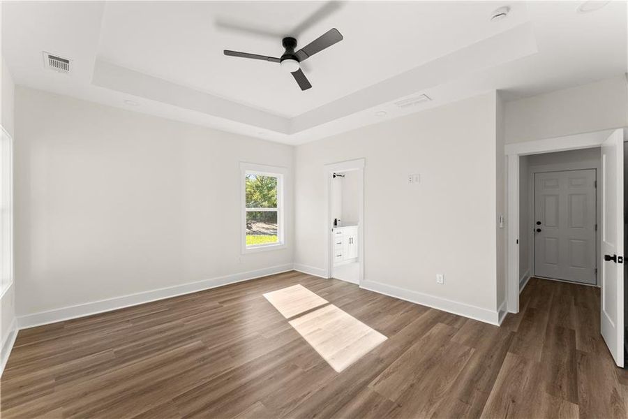 Spacious, unfurnished interior of a new home in , Gainesville (Image 28).