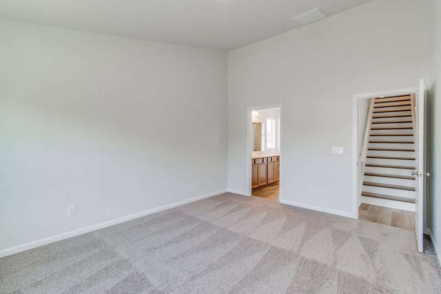 Spacious, unfurnished interior of a new home in Bluefield, Lexington (Image 24).