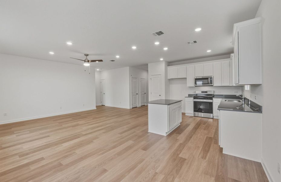 Spacious, unfurnished interior of a new home in Alto, San Marcos (Image 25).