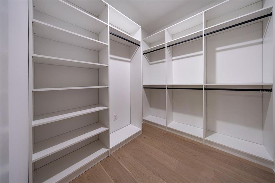 Spacious, unfurnished interior of a new home in , Orlando (Image 28).