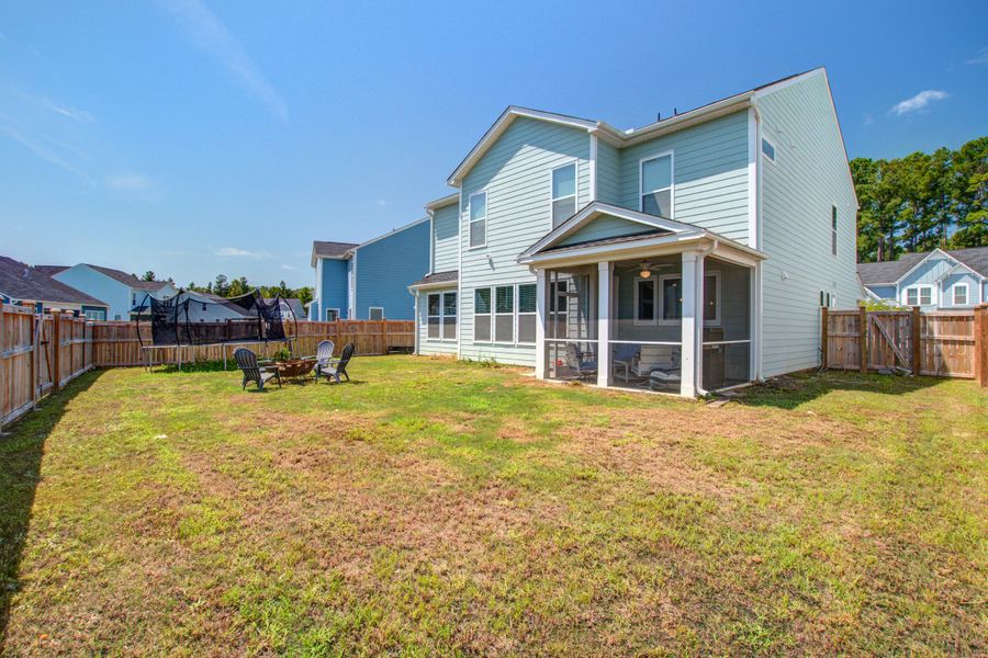 Exterior details and patio area of a home in Homecoming, Ravenel (Image 4).