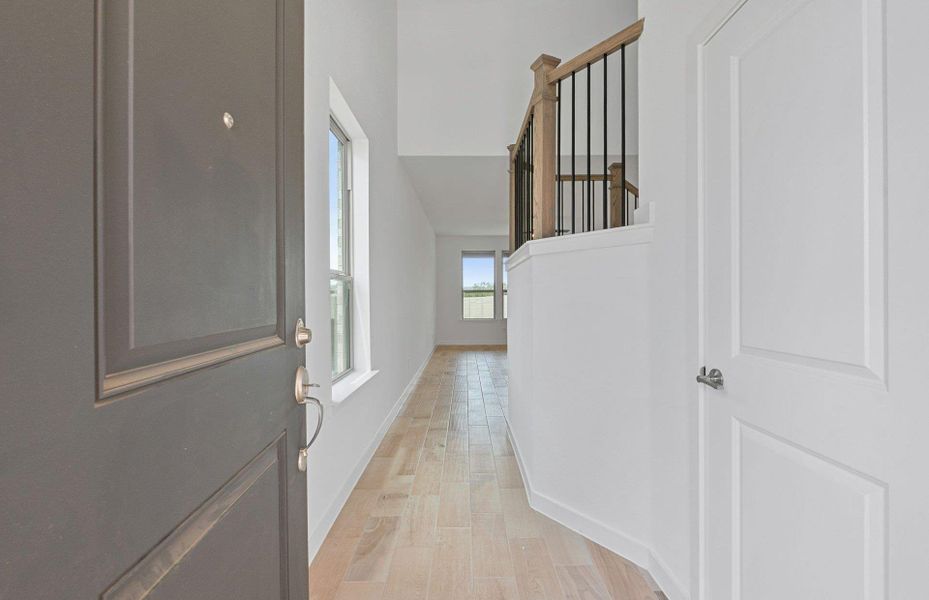 Spacious, unfurnished interior of a new home in Wolf Ranch, Georgetown (Image 26).