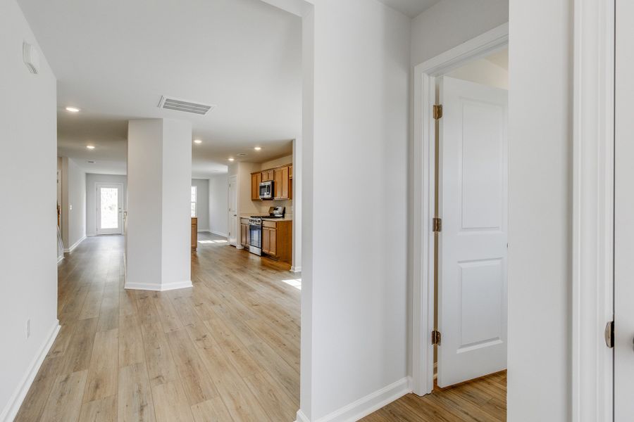Spacious, unfurnished interior of a new home in Bluefield, Lexington (Image 23).