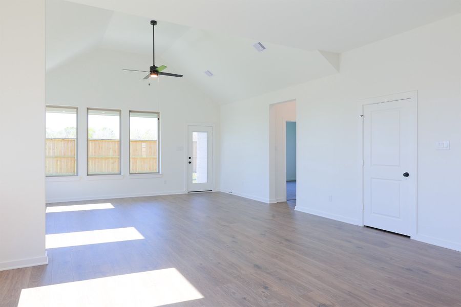Spacious, unfurnished interior of a new home in Emberly  45', Beasley (Image 19).