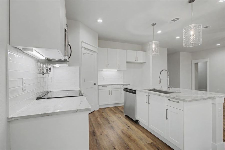 Furnished interior view inside a new home in , Dallas (Image 8).