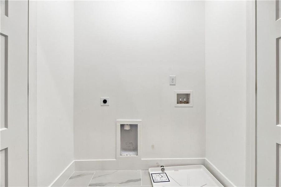 Spacious, unfurnished interior of a new home in , Dahlonega (Image 33).