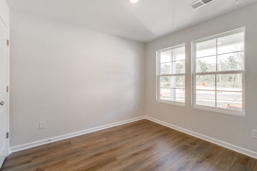 Spacious, unfurnished interior of a new home in Ellington, Elgin (Image 15).