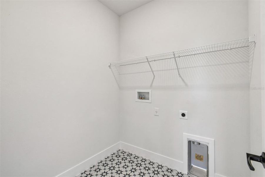 Spacious, unfurnished interior of a new home in Chapel Crossings - Garden Series, Wesley Chapel (Image 16).