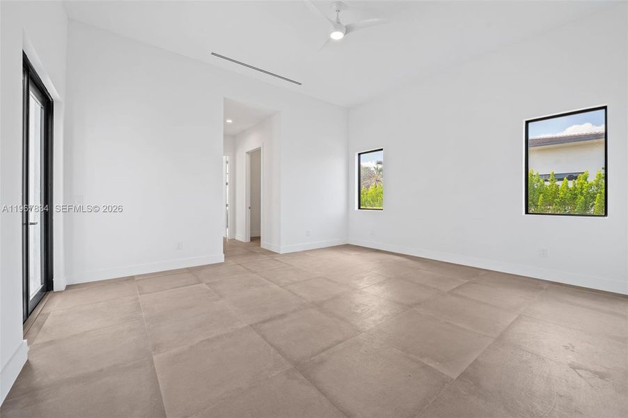 Spacious, unfurnished interior of a new home in , Davie (Image 28).