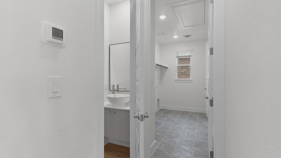 Representative unfurnished interior of a home built from the Mariah by Chesmar Homes in Crescent Bluff, Georgetown (Image 19).