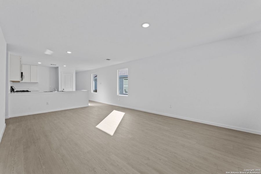 Spacious, unfurnished interior of a new home in , New Braunfels (Image 18).