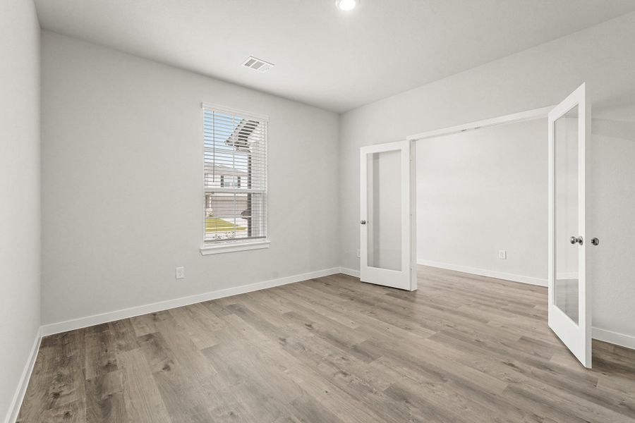 Spacious, unfurnished interior of a new home in Paloma at Sanford Farms, Waller (Image 21).