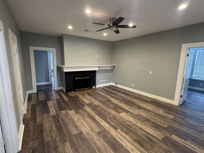 Spacious, unfurnished interior of a new home in , Paris (Image 17).