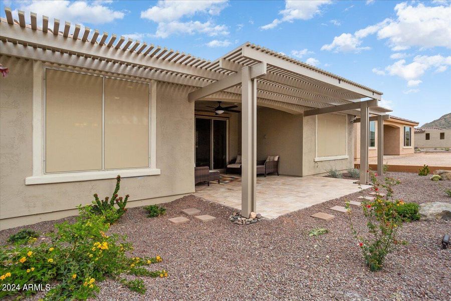 Large Patio w/travertine