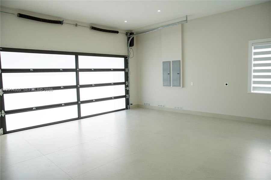 Spacious, unfurnished interior of a new home in , Miami (Image 13).