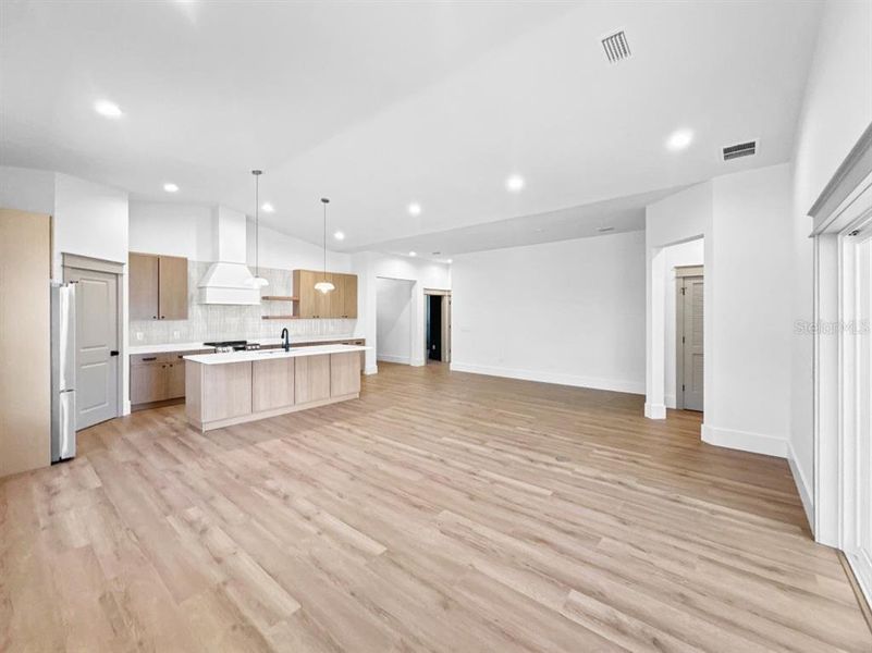 Spacious, unfurnished interior of a new home in , Gulfport (Image 15).