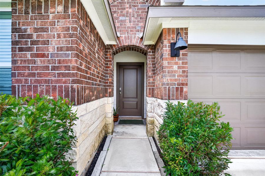 Exterior details and patio area of a home in Pelican Pointe, Texas City (Image 2). Exterior details and patio area of a home in Pelican Pointe, Texas City (Image 2).