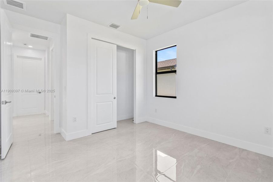 Spacious, unfurnished interior of a new home in , Lehigh Acres (Image 33).