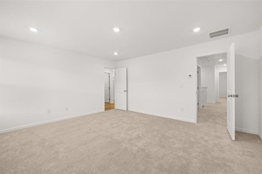 Spacious, unfurnished interior of a new home in , Bethlehem (Image 24).